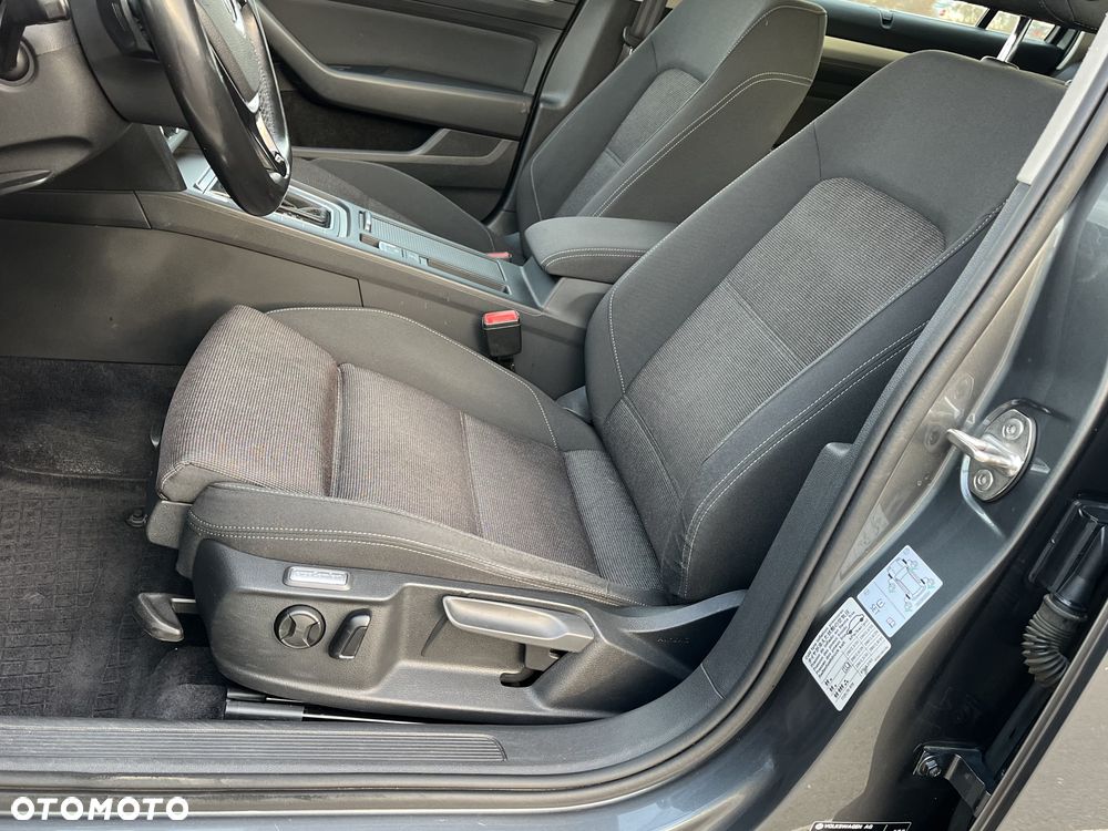 Volkswagen Passat - 22