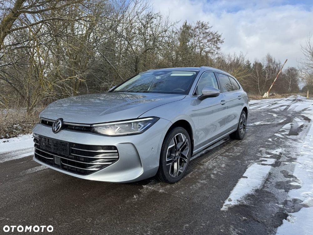 Volkswagen Passat - 1