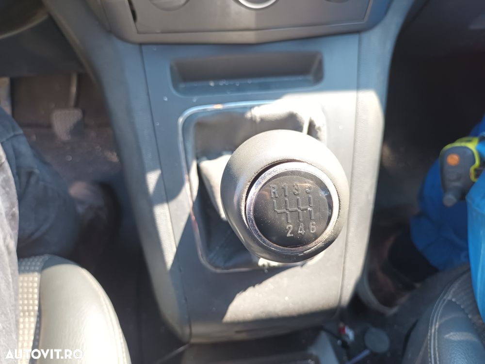 Dezmembrari  Opel ZAFIRA B  2005  > 0000 1.9 CDTI Motorina - 24