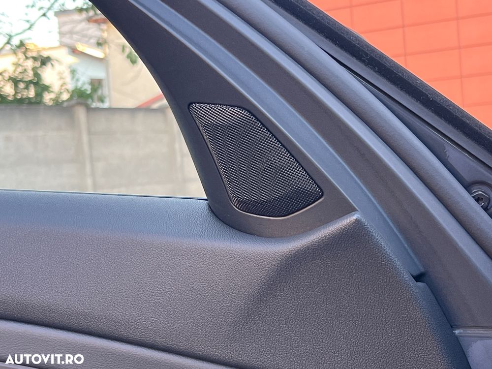 BMW Seria 3 320i Aut. M Sport - 32