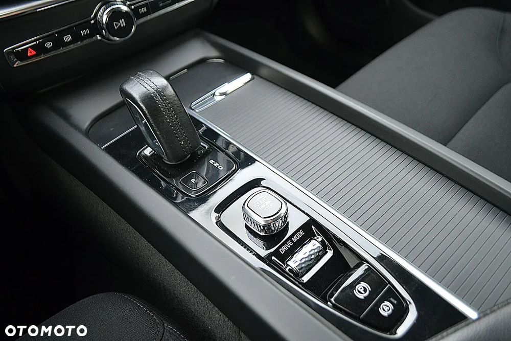 Volvo XC 60 B4 D Geartronic Momentum - 32