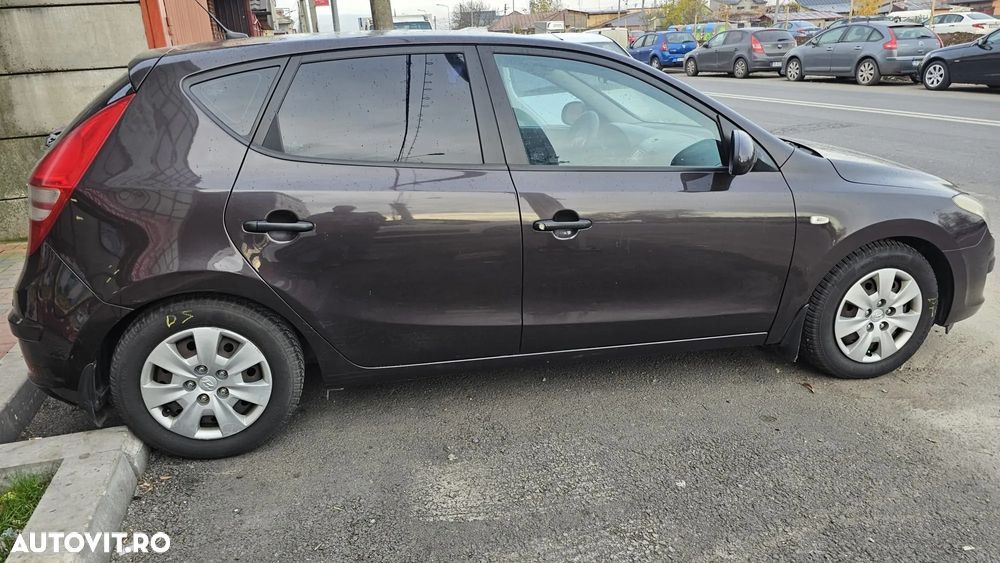Hyundai i30 1.6 CRDi CLASSIC - 7