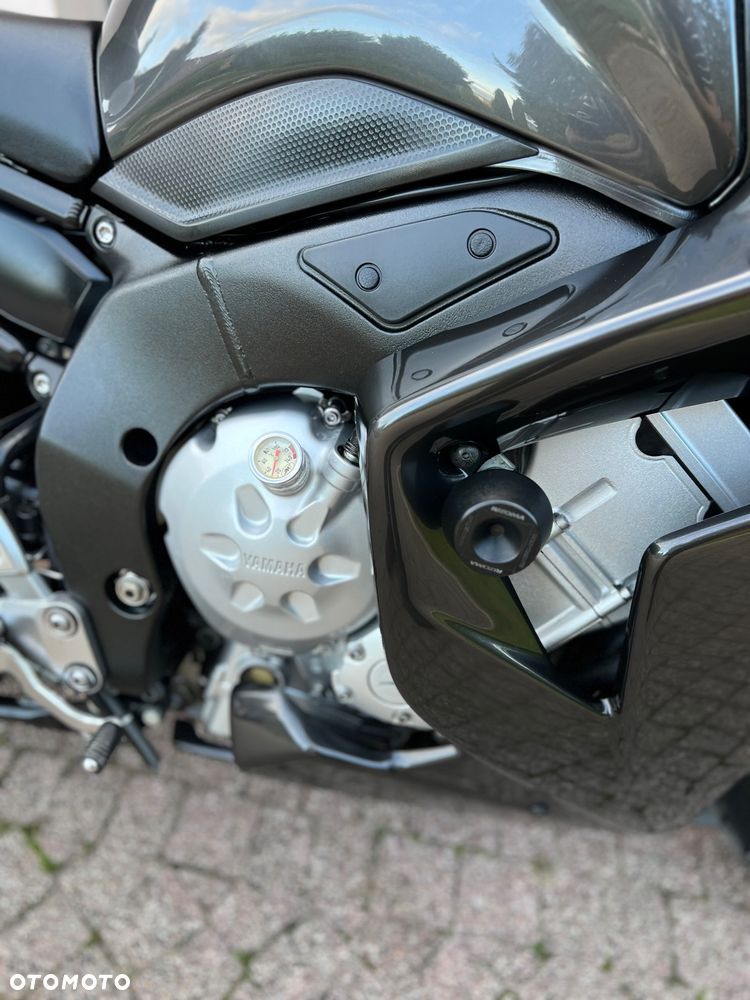 Yamaha FZ - 11