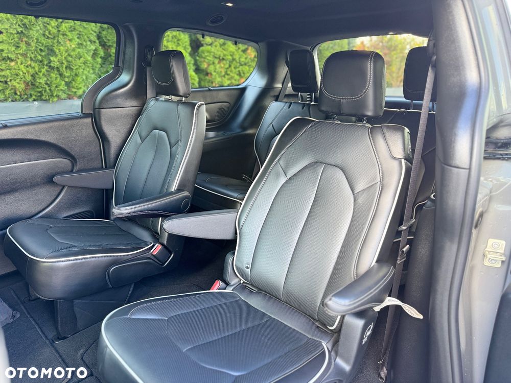 Chrysler Pacifica - 30
