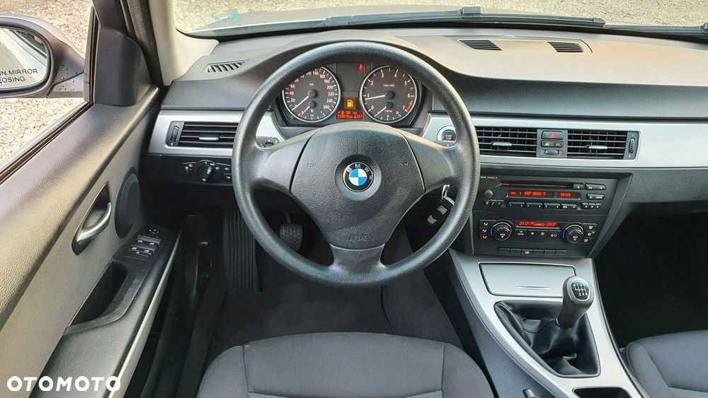 BMW Seria 3 320i - 18