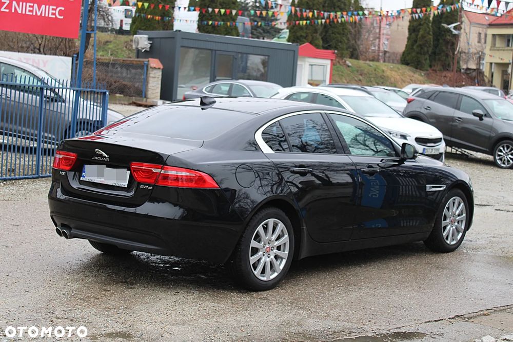 Jaguar XE - 11