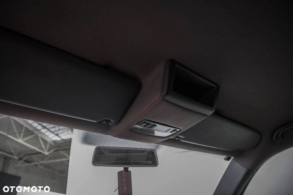 Volkswagen Caravelle - 22