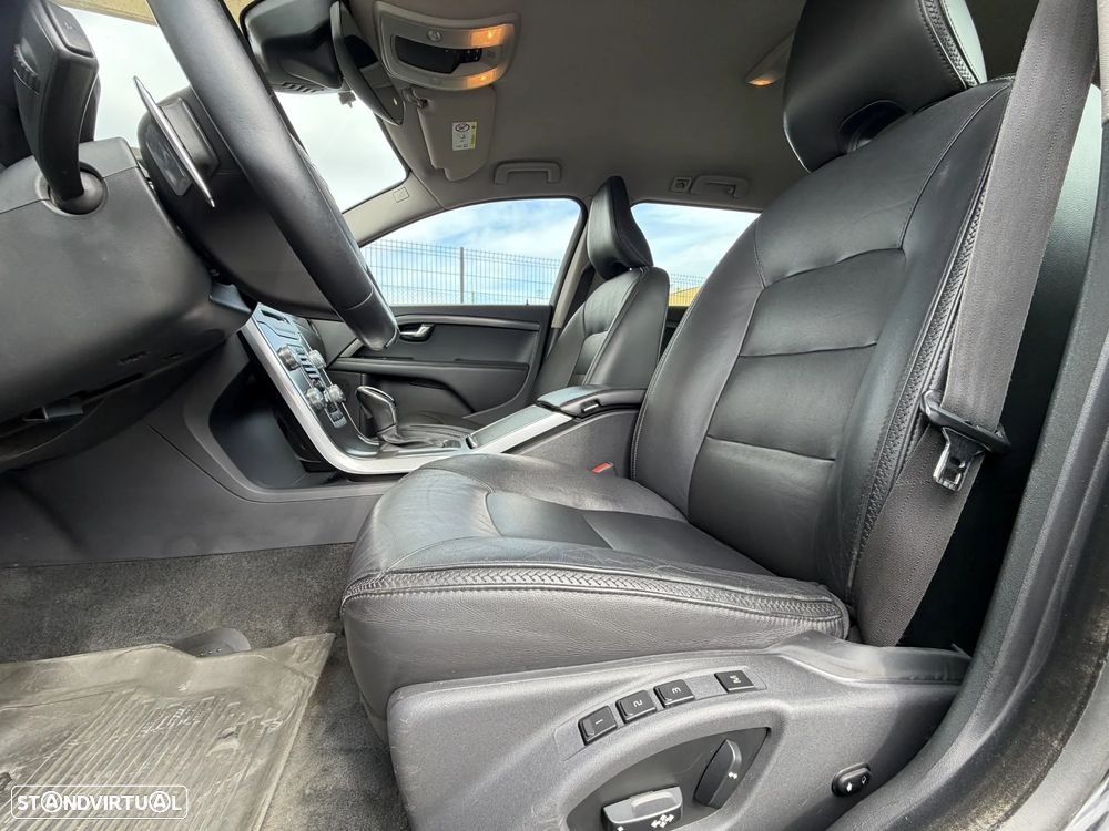 Volvo XC 70 2.0 D4 Summum Dynamic Geartronic - 17