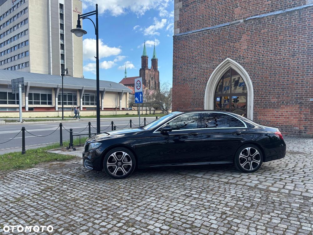 Mercedes-Benz Klasa E 220 d 4-Matic 9G-TRONIC - 2