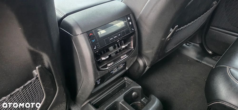 Jeep Grand Cherokee - 12