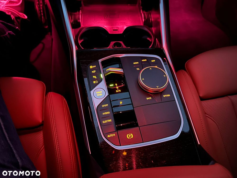 BMW Seria 3 330e xDrive M Sport - 23