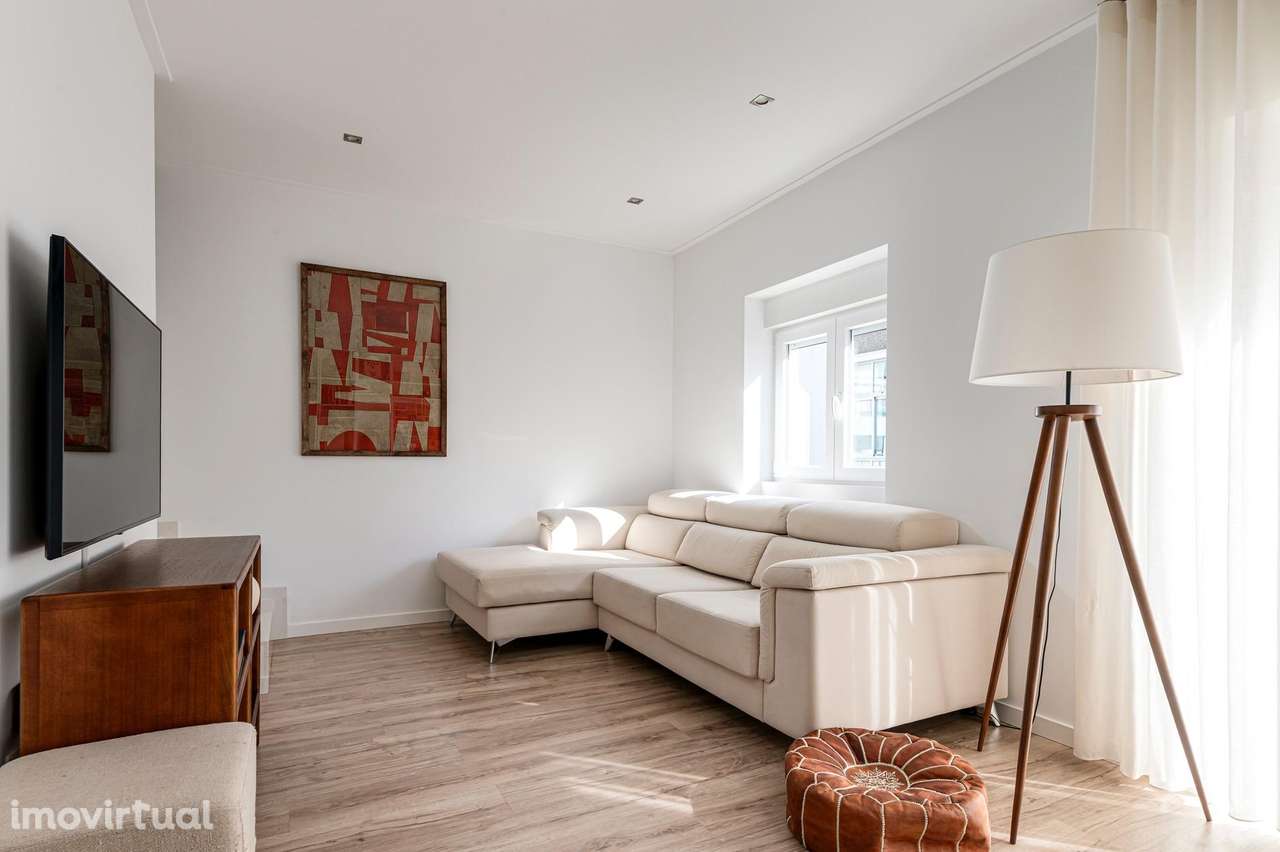 T2+1 Dúplex Remodelado com 4 Varandas e Vista Cristo Rei – Almada - Grande imagem: 3/34