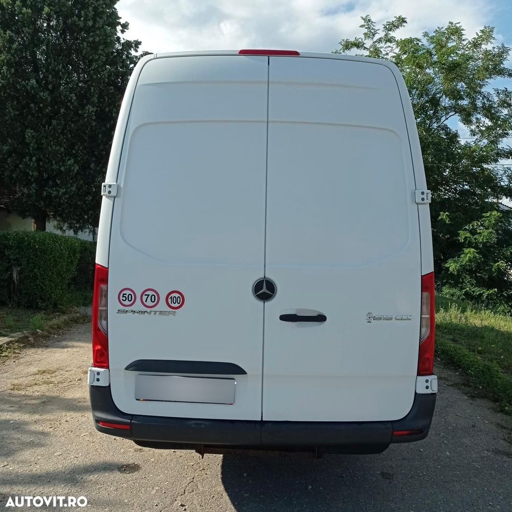 Mercedes-Benz Sprinter - 4
