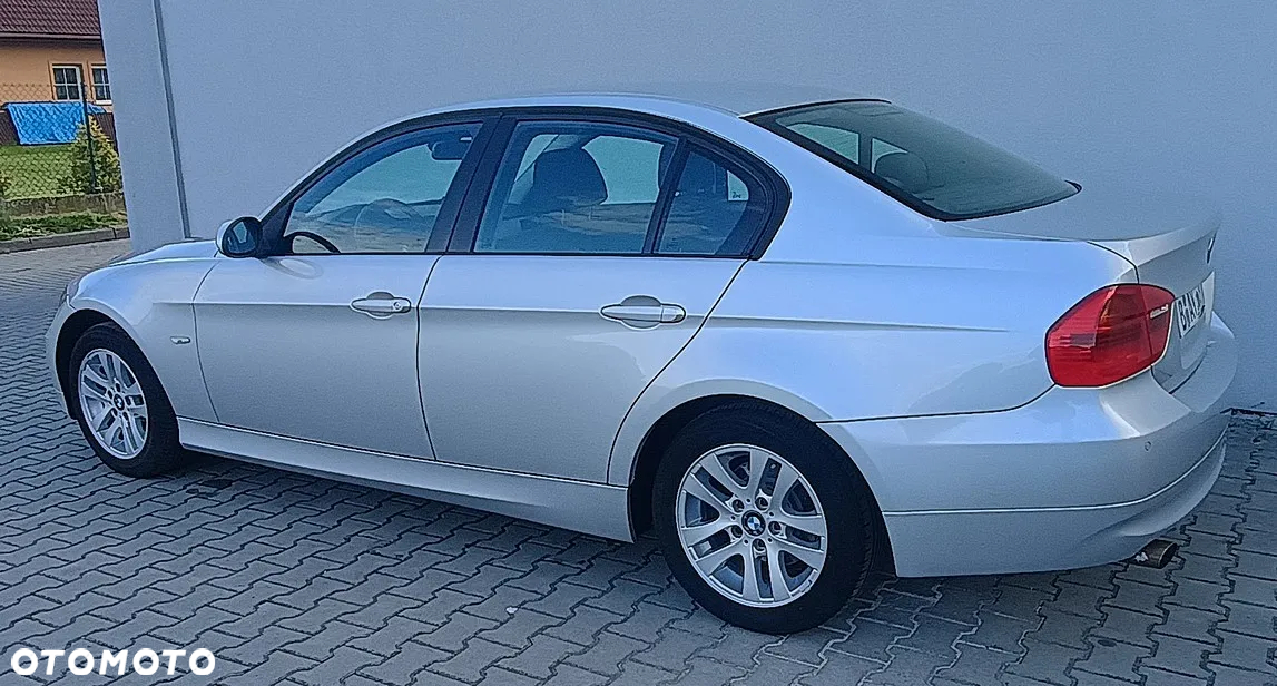 BMW Seria 3 318i - 25