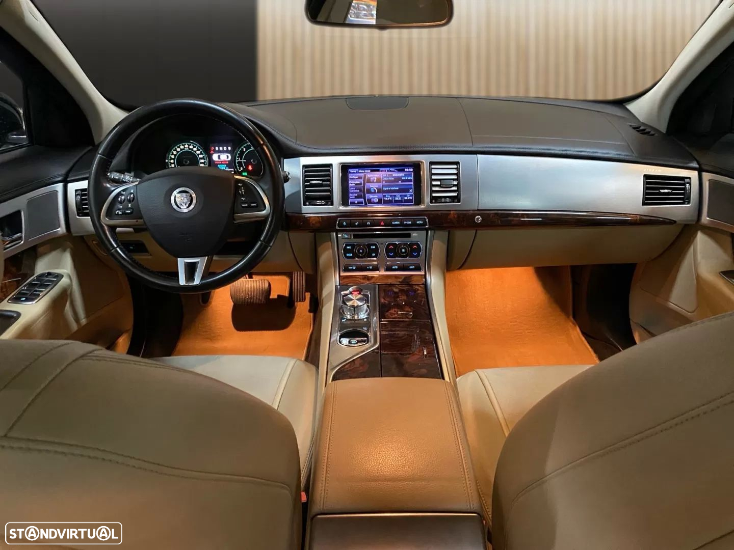 Jaguar XF 2.2 D Premium Luxury - 8