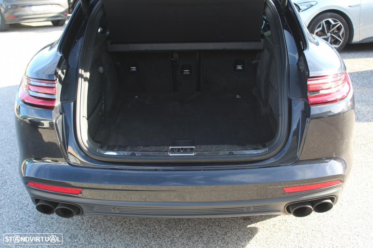 Porsche Panamera Sport Turismo 4 E-Hybrid - 12