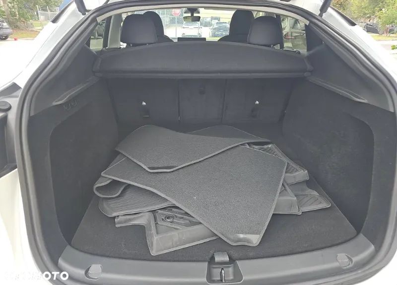 Tesla Model Y Long Range Dual Motor AWD - 12