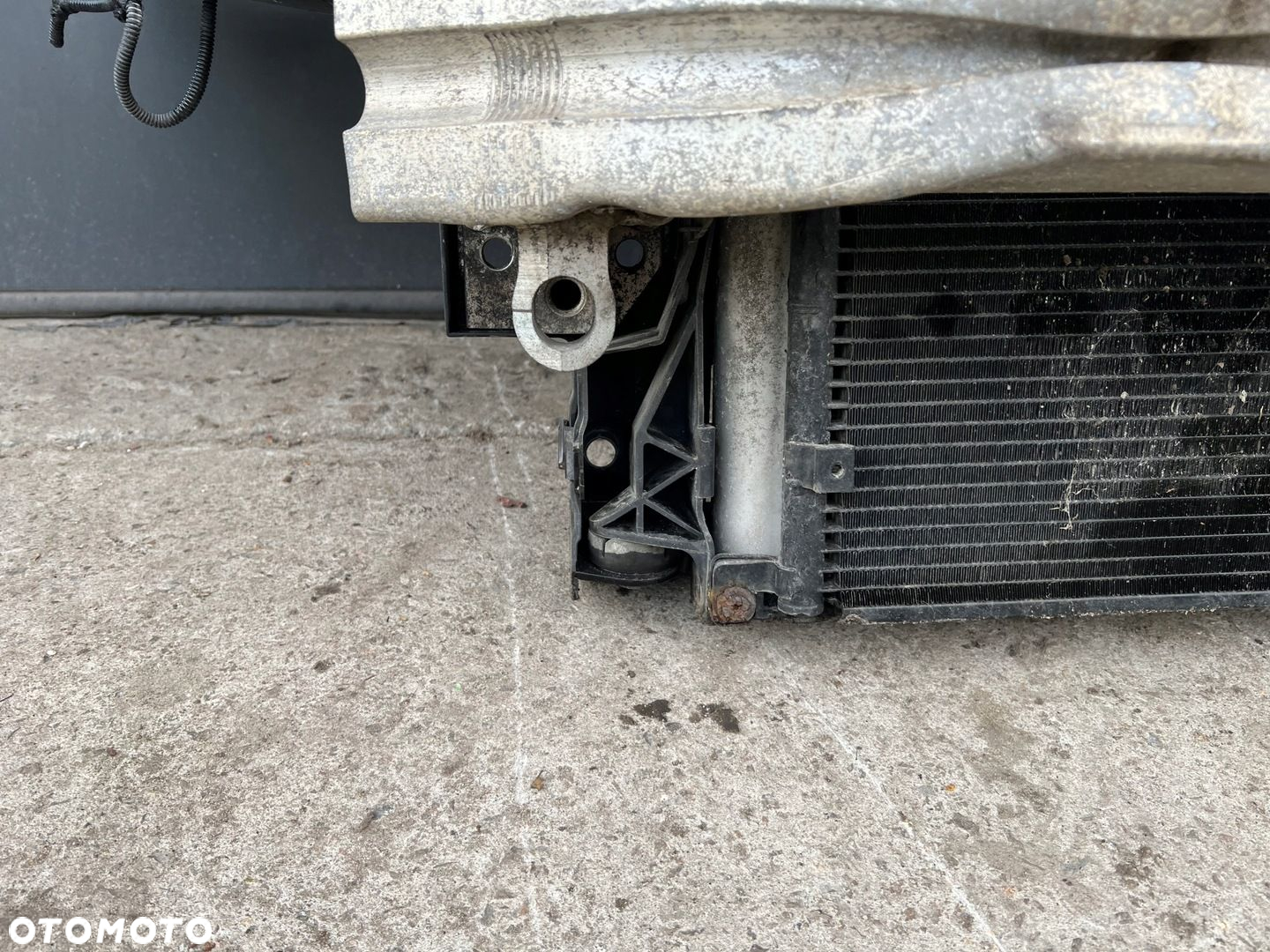 PAS PRZEDNI WZMOCNIENIE CHŁODNICE AUDI A8 D3 3.0 TDI KOMPLETNY - 7