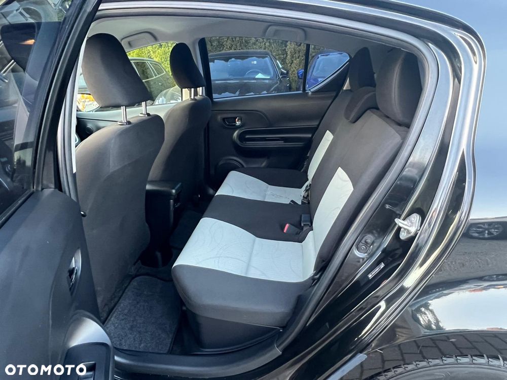 Toyota Prius Hybrid - 12