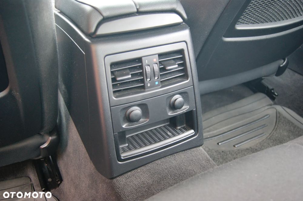 BMW Seria 3 320i Edition Sport - 25