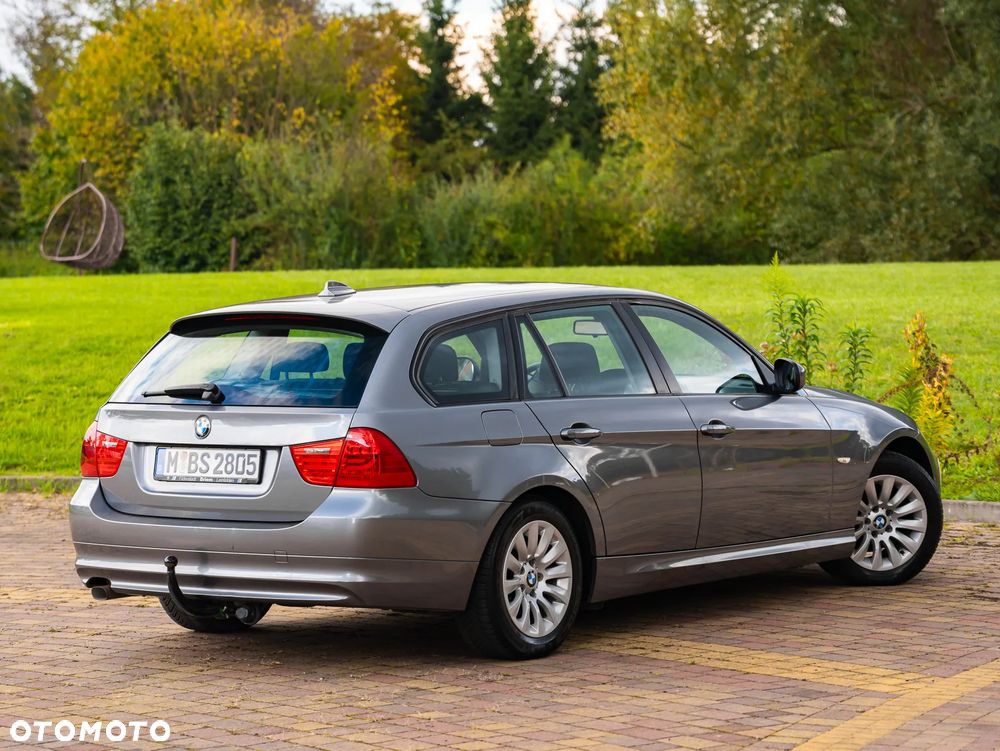 BMW Seria 3 318d DPF Touring - 9