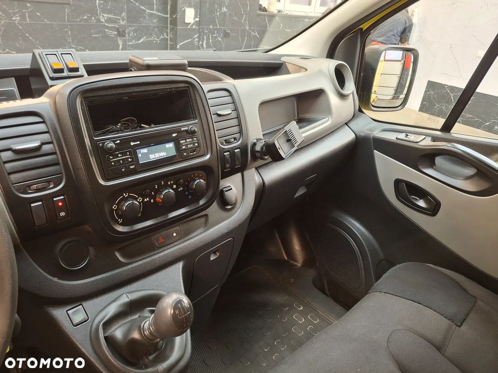 Renault Trafic 2016 Rok Wersja Lift Wysoki Długi L2H2 Klimatyzacja Drzwi Przesuwane Po Obu Stronach Hak Służba Drogowa - 16