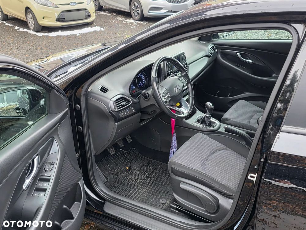 Hyundai i30 1.5 DPI Classic + - 6