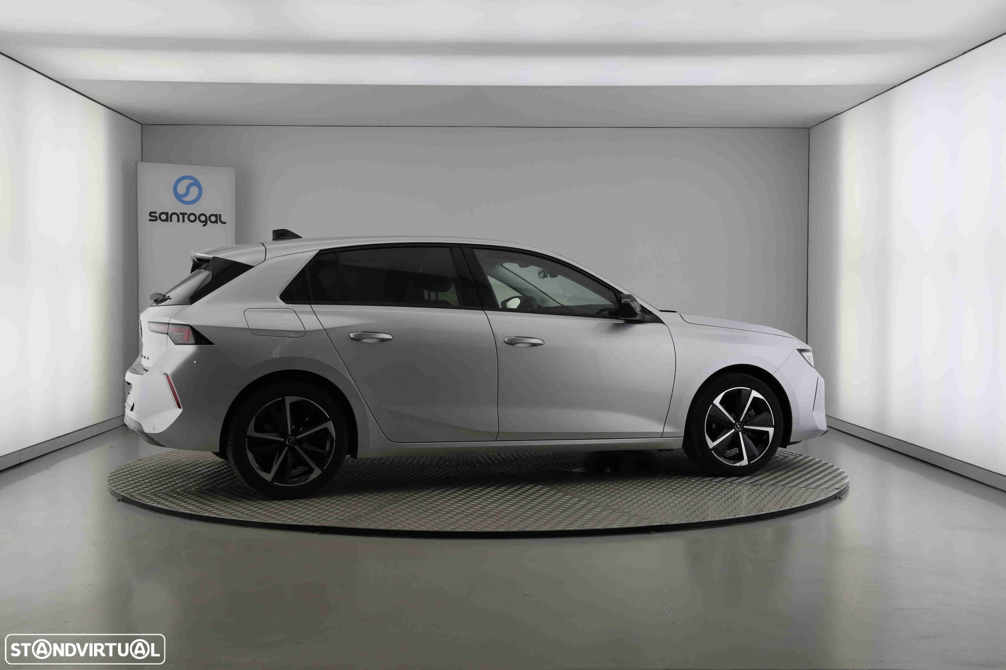 Opel Astra 1.2 T Elegance - 2