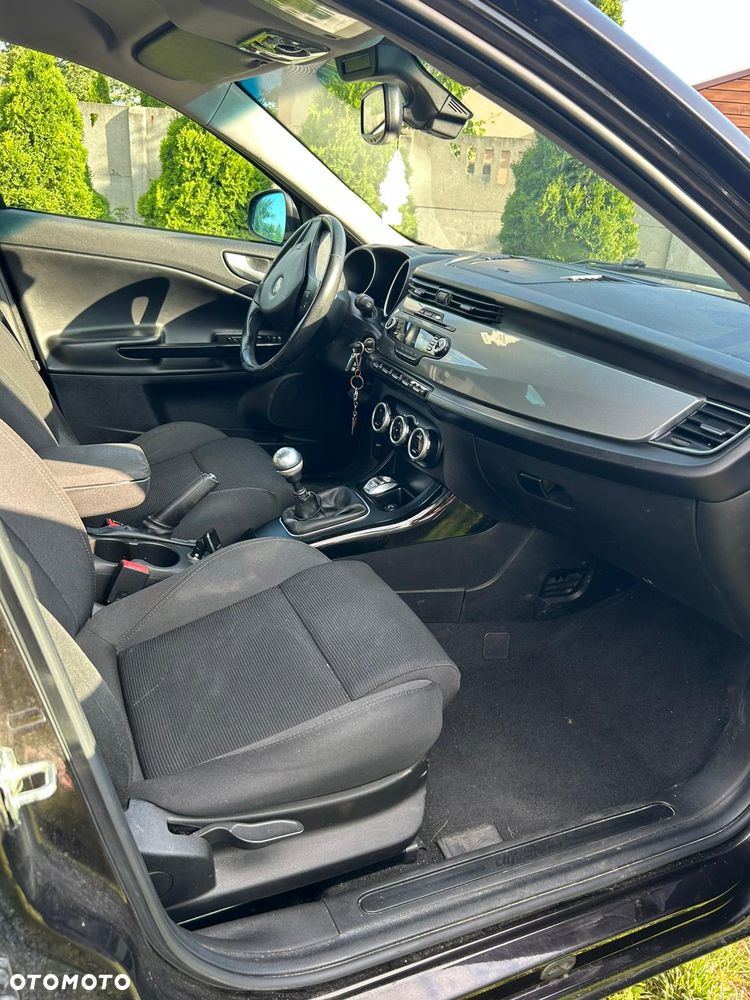 Alfa Romeo Giulietta 1.6 JTDM Veloce - 9