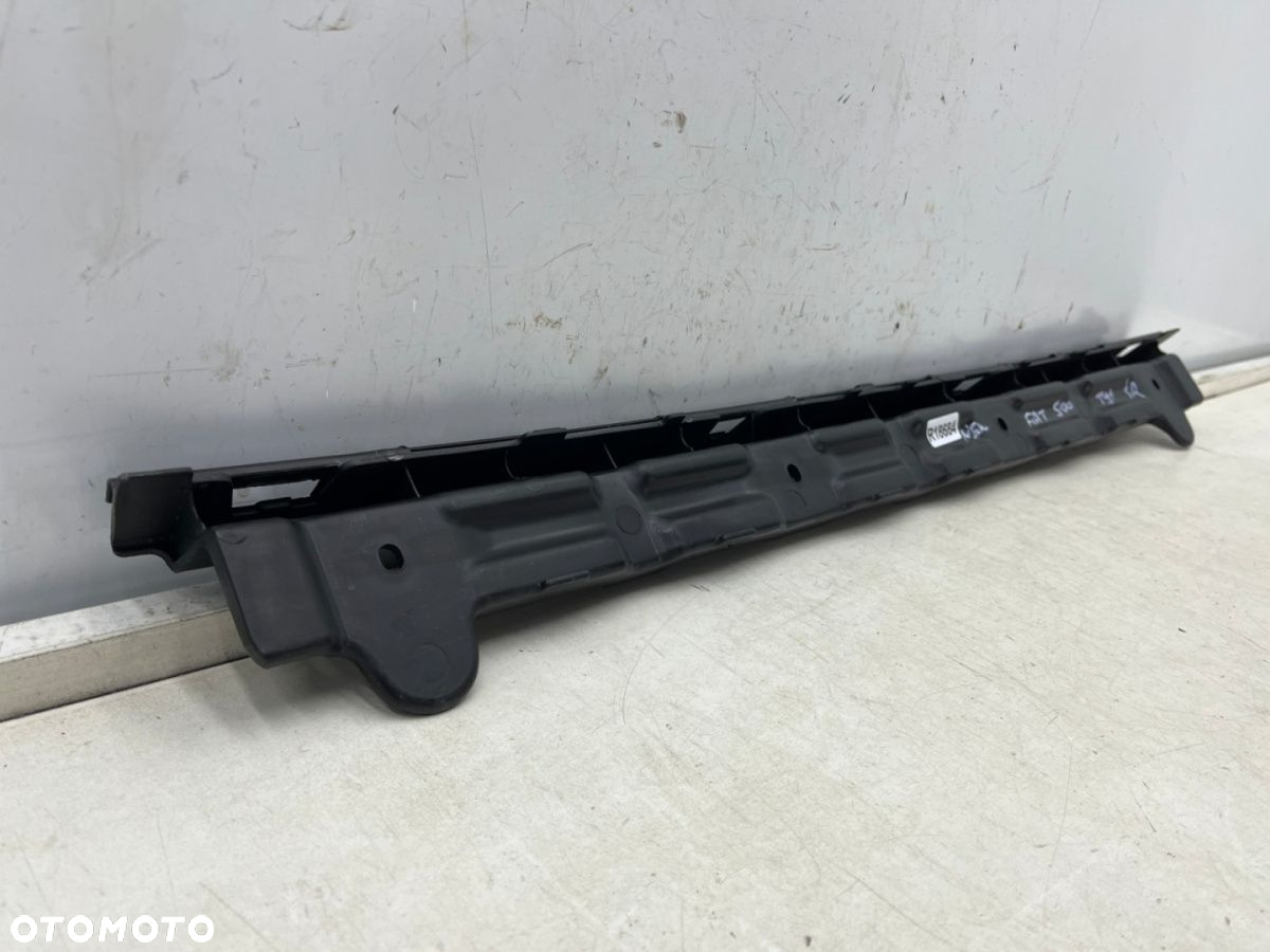 Ślizg Fiat 500 LIFT 15r.- tylne środkowe mocowanie wspornik uchwyt zderzaka NOWE oryginalne 51865469 - 2