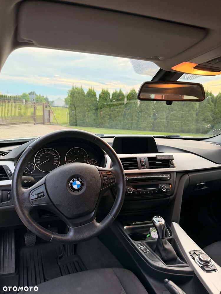 BMW Seria 3 320i - 7