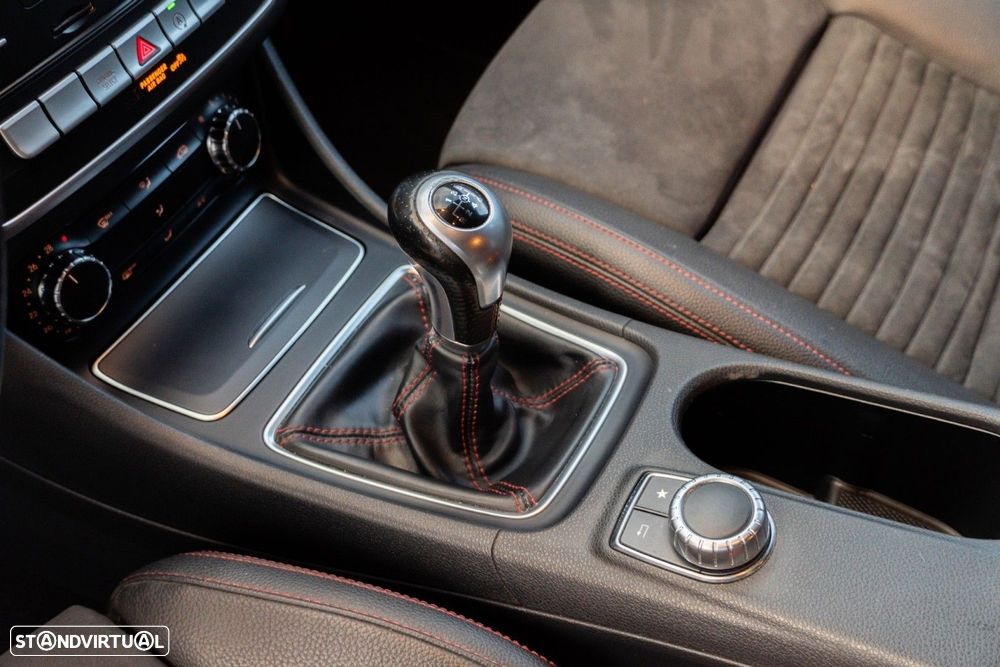 Mercedes-Benz CLA 180 d Shooting Brake AMG Line - 35