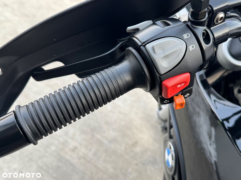BMW F - 19
