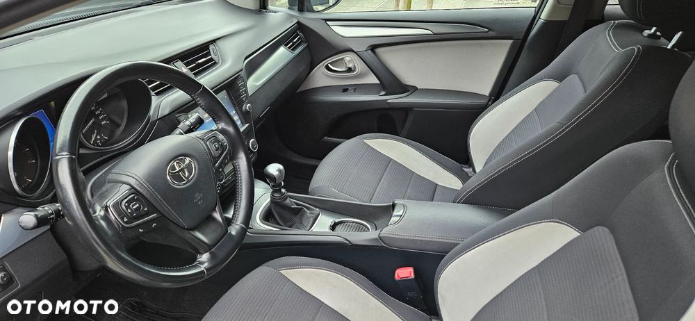 Toyota Avensis 1.8 Premium - 8