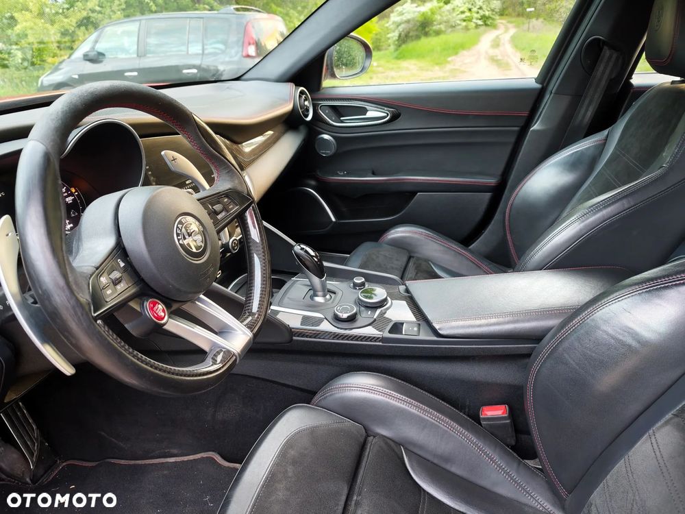 Alfa Romeo Giulia 2.9 V6 Bi-Turbo AT8 Quadrifoglio - 24