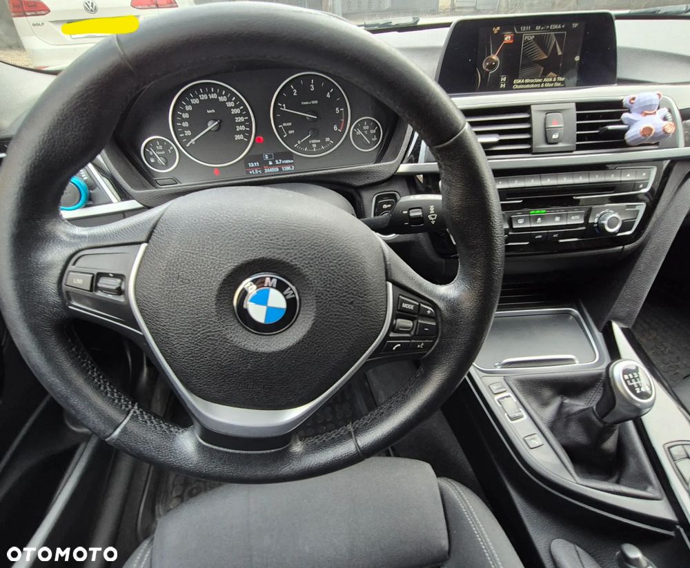BMW Seria 3 318d Sport Line - 9