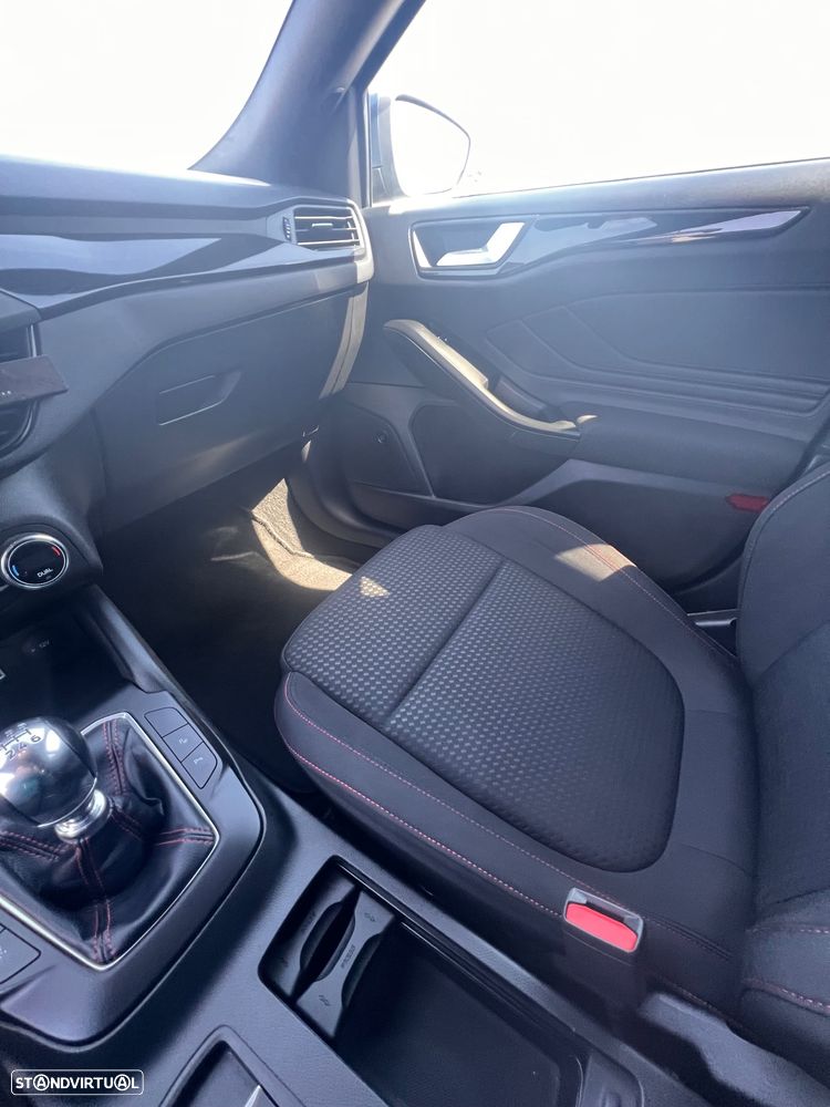 Ford Focus SW 1.5 TDCi EcoBlue ST-Line - 14
