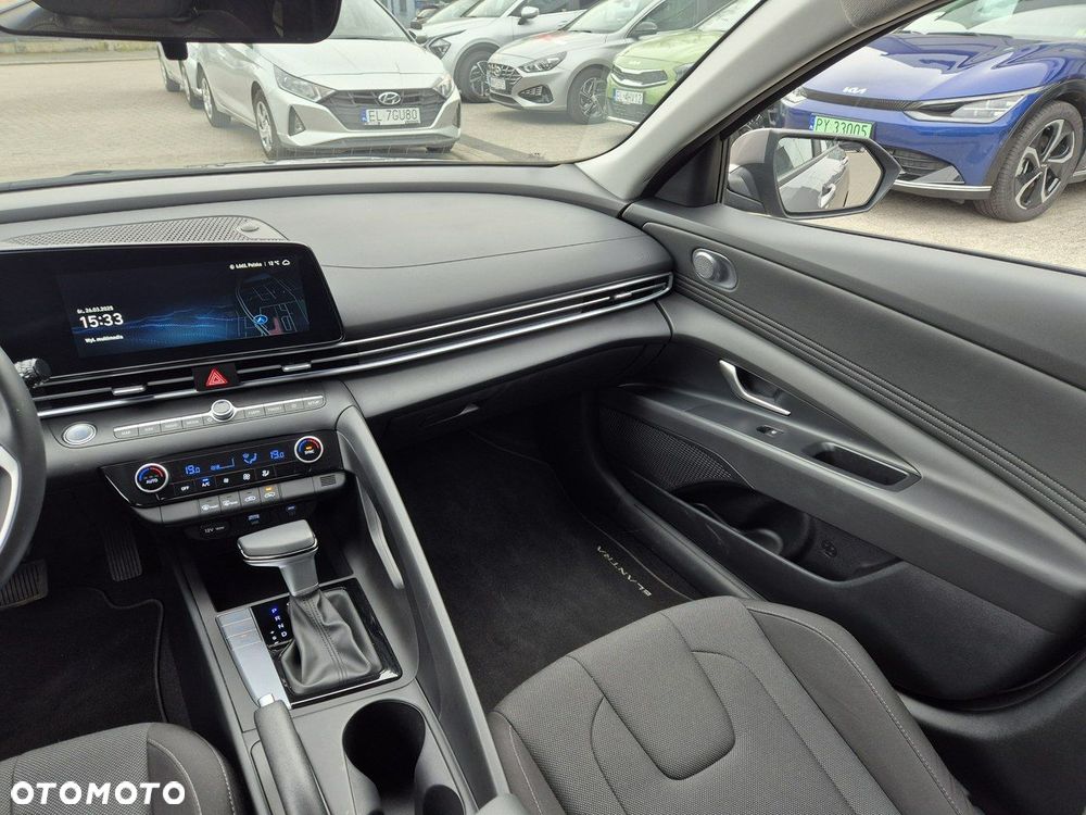 Hyundai Elantra - 18