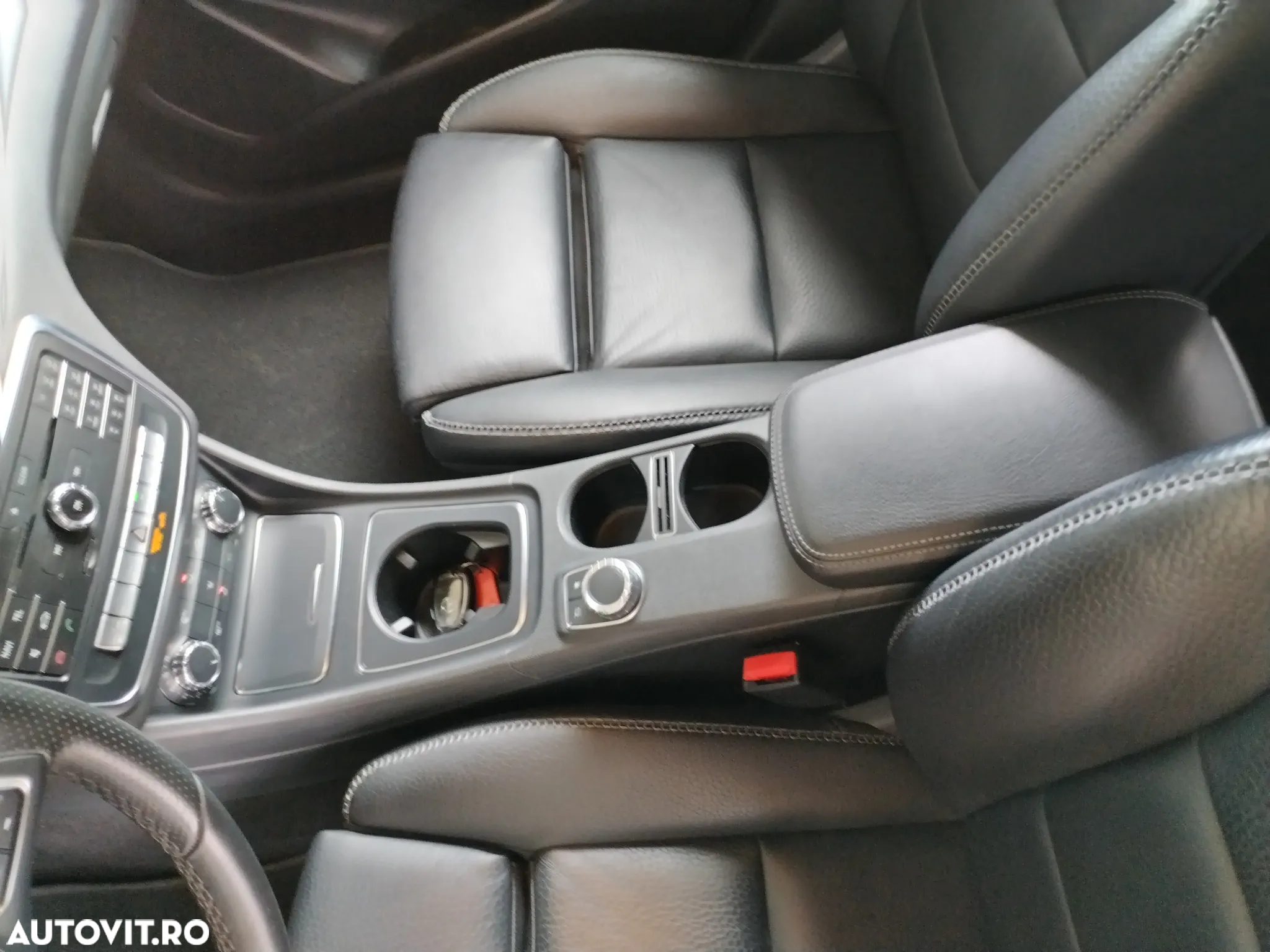 Mercedes-Benz GLA - 32
