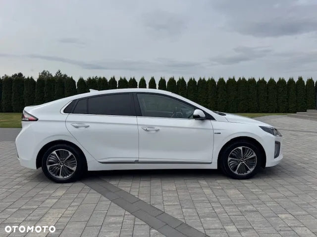 Hyundai IONIQ - 4