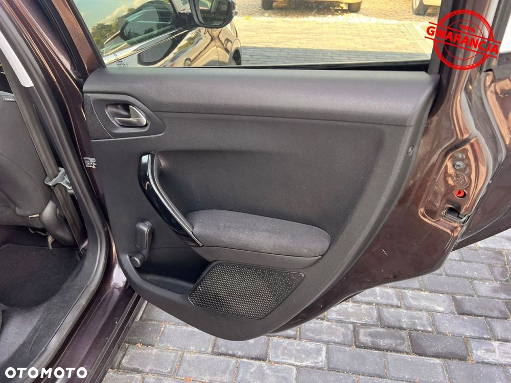 Peugeot 208 - 36