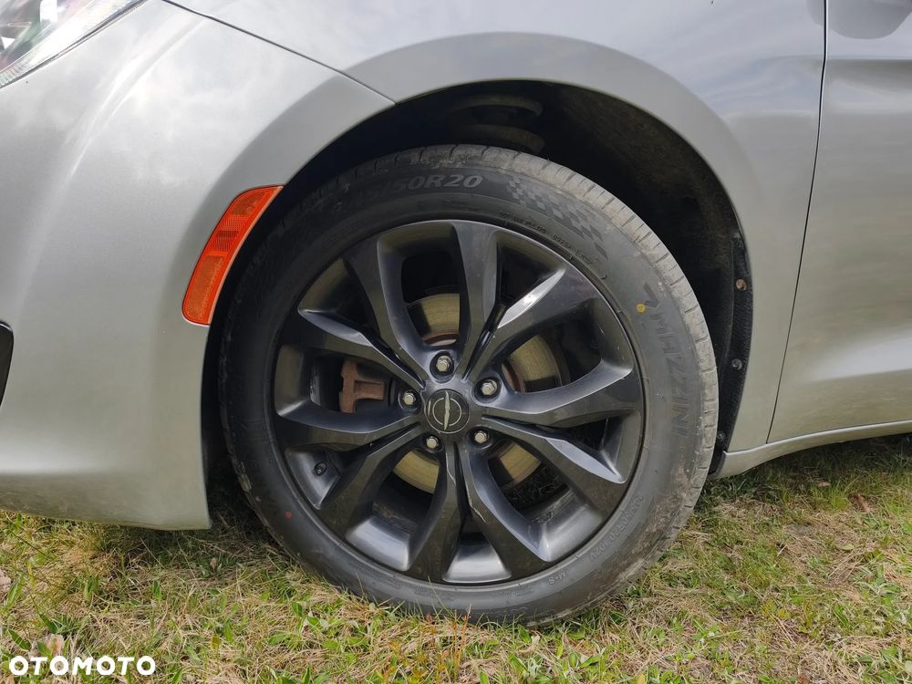 Chrysler Pacifica - 20