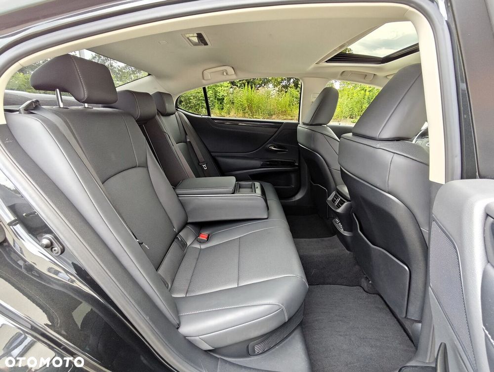 Lexus ES 300h Business Edition - 16