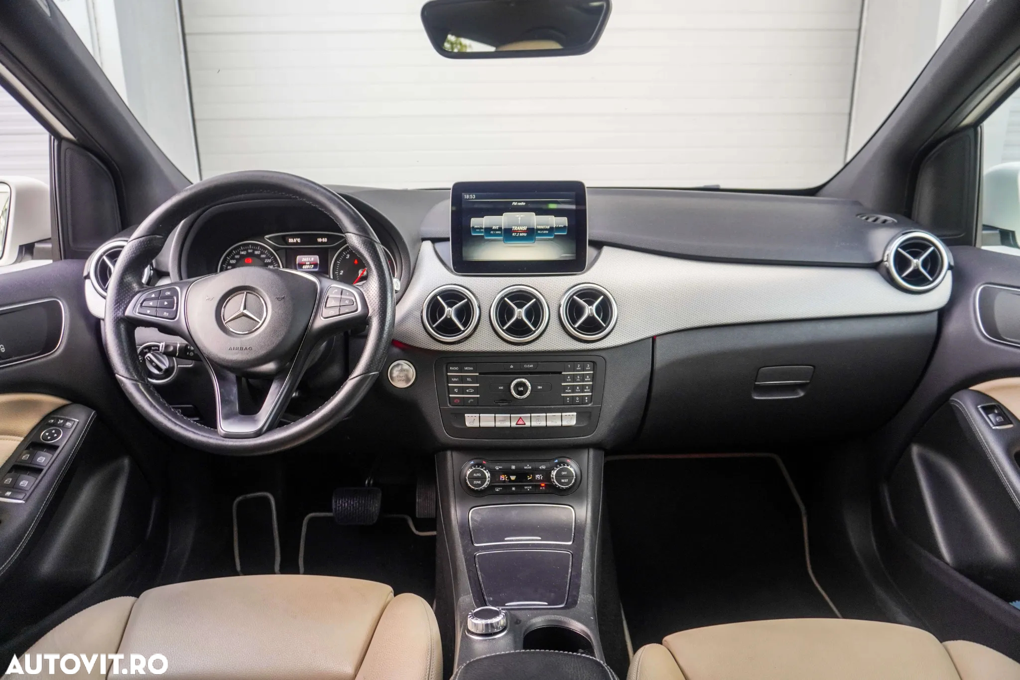 Mercedes-Benz B - 15
