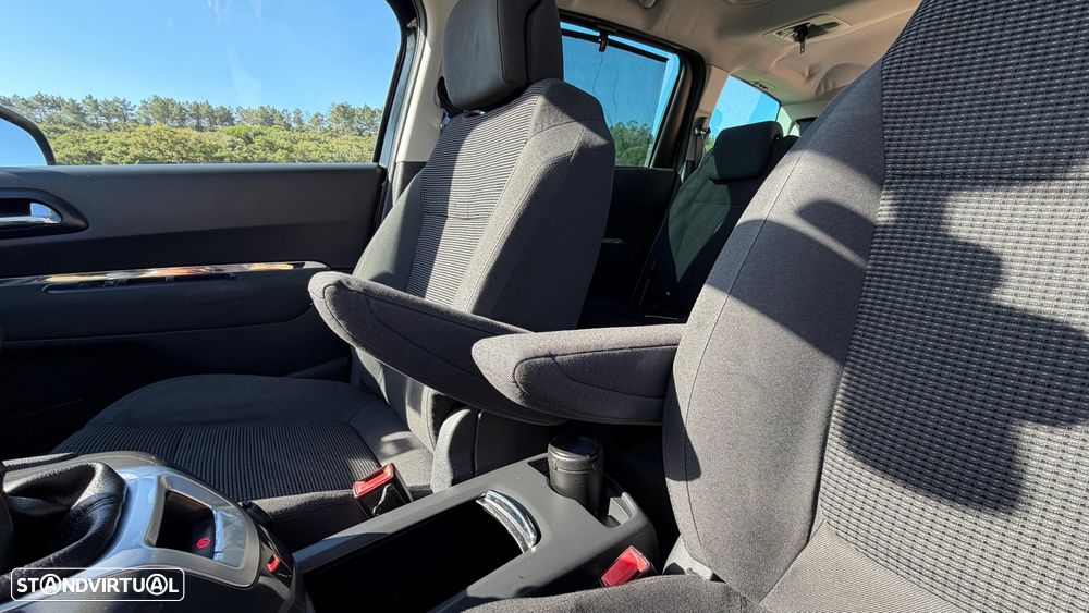 Peugeot 5008 1.6 HDi 7L Allure J17 - 22