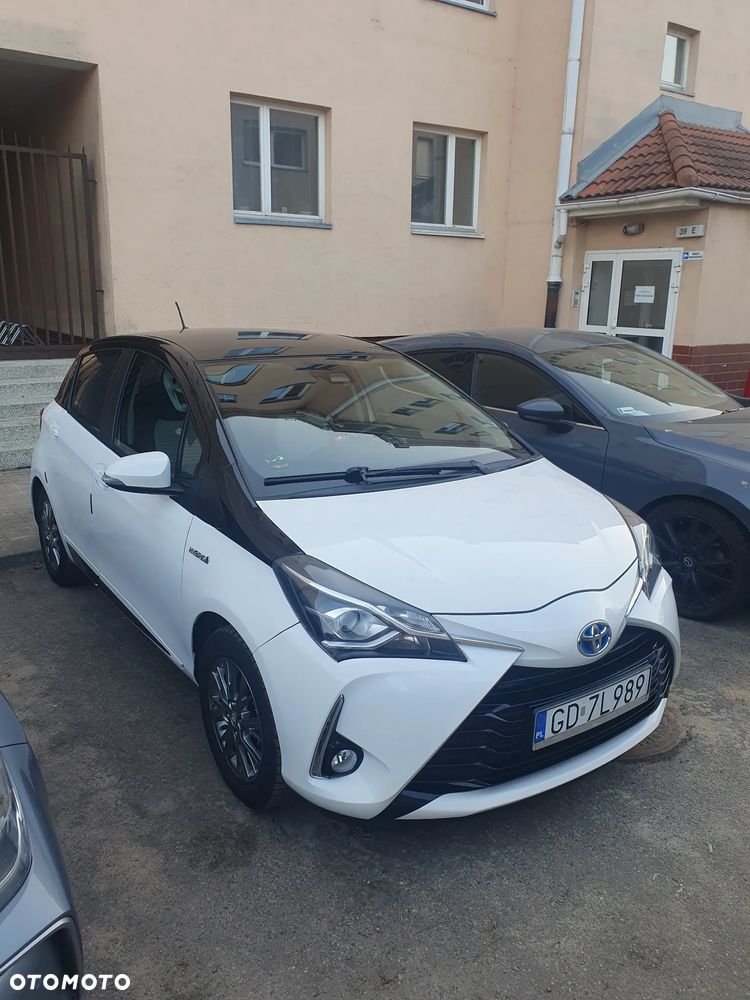 Toyota Yaris Hybrid 100 Premium - 18