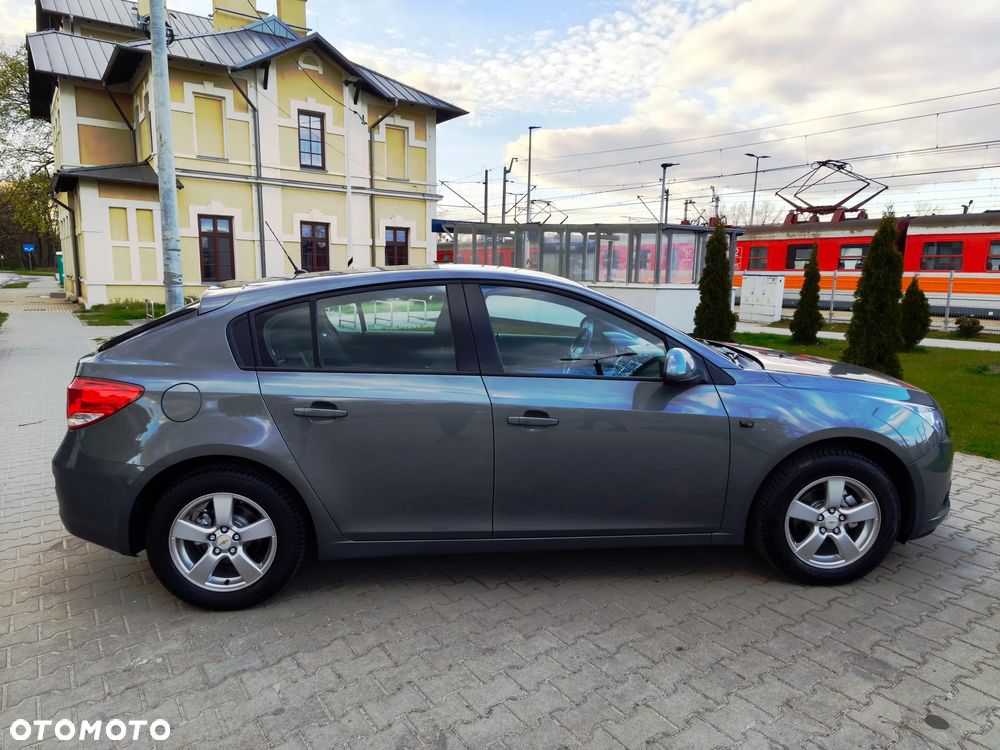 Chevrolet Cruze 1.6 LT+ - 10