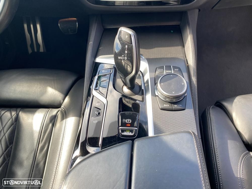 BMW 530 e Pack Desportivo M - 7