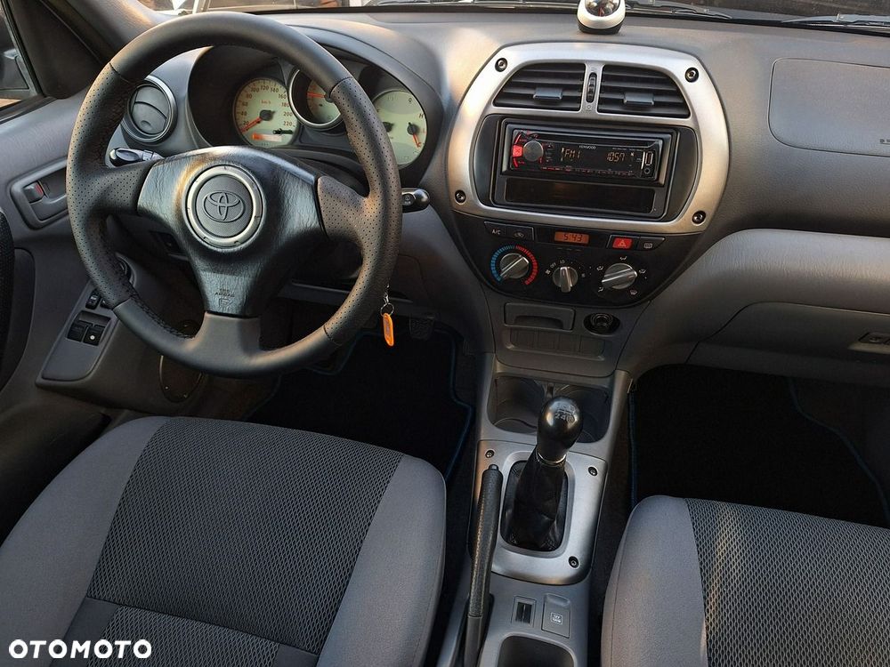 Toyota RAV4 - 11