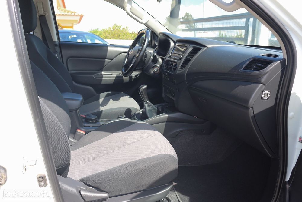 Mitsubishi L200 2.3 DI-D Space Cab Invite Strakar Look 4WD - 41